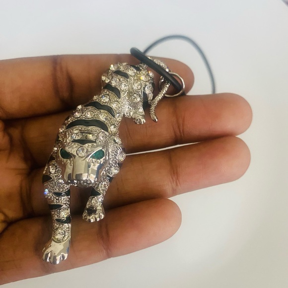 Vintage Jaguar Necklace - Picture 3 of 4